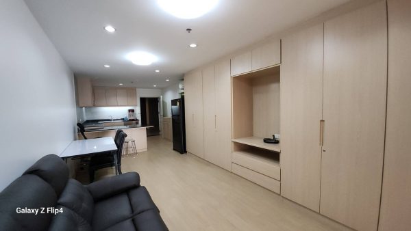 1402684_0 One Bedroom 68.23sqm.-State Tower Silom
