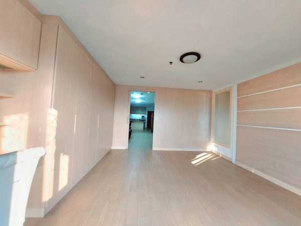 1402687_0 One Bedroom 68.23sqm.-State Tower Silom